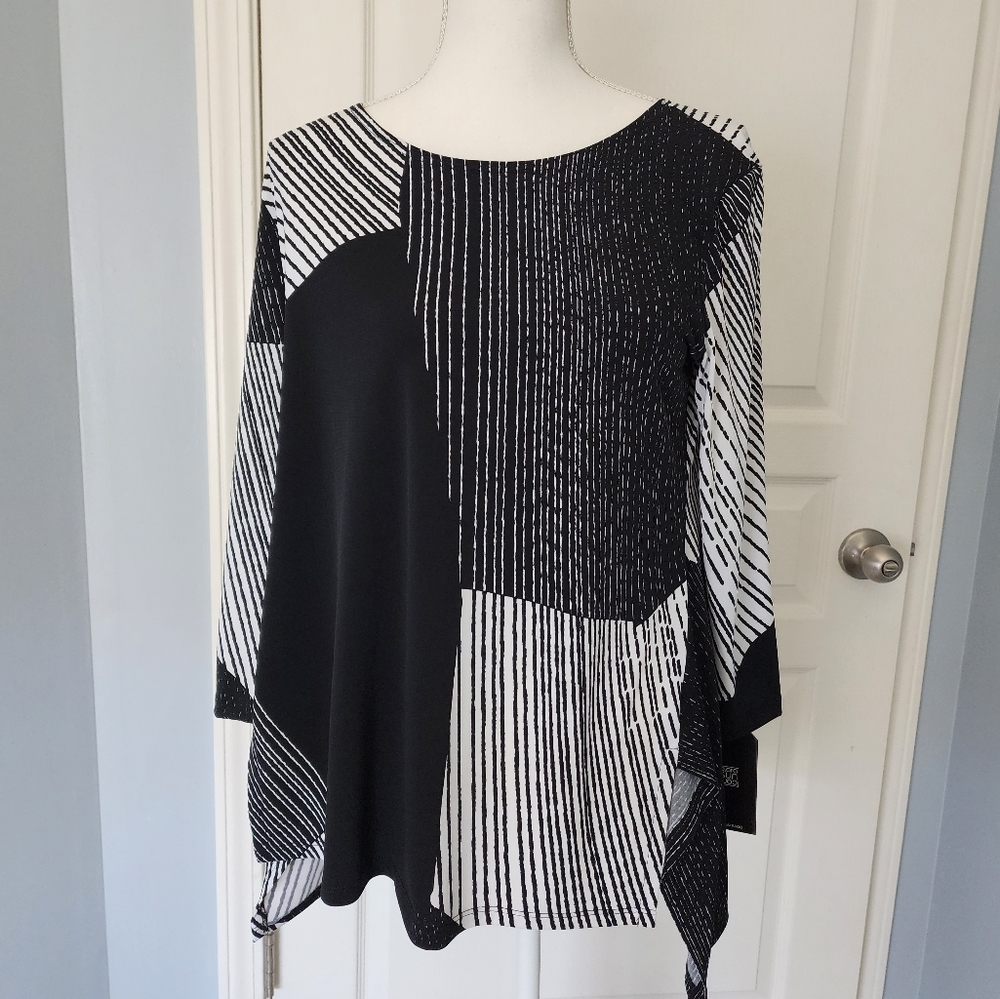 NWT- CLARA SUN WOO TUNIC TOP, SIZE SMALL